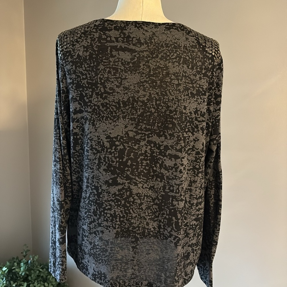 Chaus Sport Black and Gray Women's embellished shoulder top lightweight L/S Lrg - Picture 7 of 11